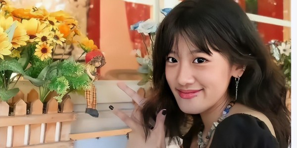 开云体育app下载安卓-梧桐妹三亚比基尼照，19岁美到封神，形似母亲贾静雯！