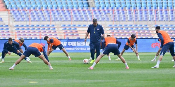 开云体育入口-凤凰山屠宰场！蓉城磨刀霍霍 血洗新鹏城后 海牛也是案板上的肉？