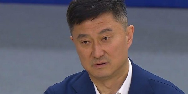 开云体育app-轰下45+19+11！广东内线又又被吊打，萨林杰戴耳机玩手机引争议